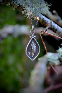 Portal  -Feather Necklace-